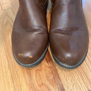 Boots with zipper and side buckle